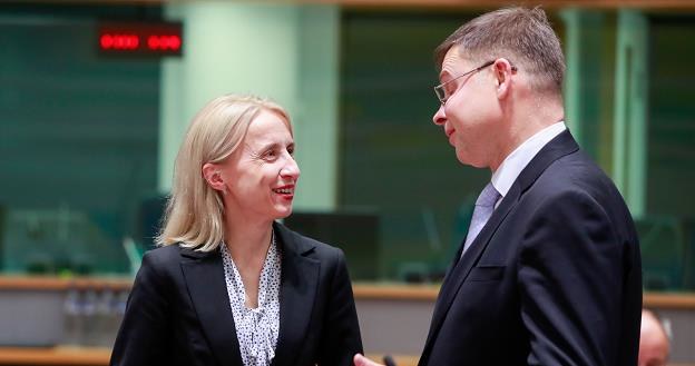 Teresa Czerwińska (L), minister finansów w rządzie RP /EPA
