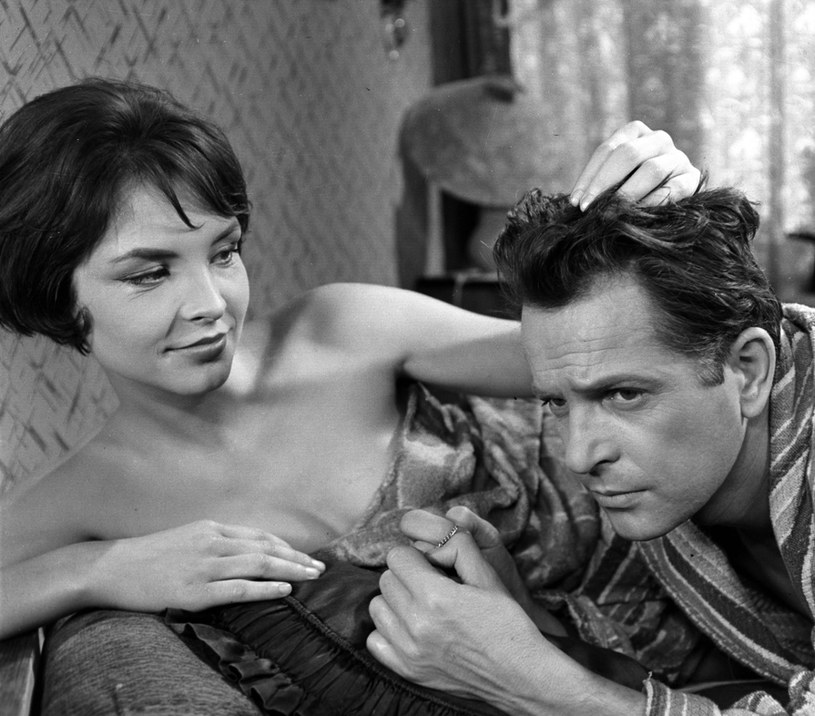 Teresa Tuszyńska i Jan Machulski w filmie "Drugi człowiek" (1961) /East News/POLFILM