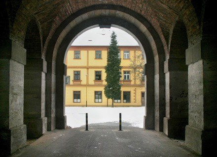 Terezin - brama obozu /AFP