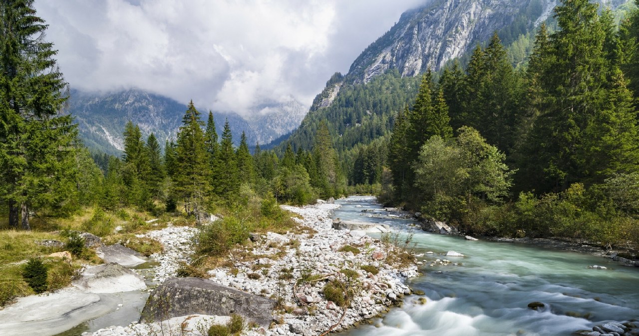 Terme di Comano leżą rzut beretem od Parku Naturalnego Adamello Brenta z zapierającymi dech w piersiach widokami /Martin Zwick/Bios Photo/East News /East News