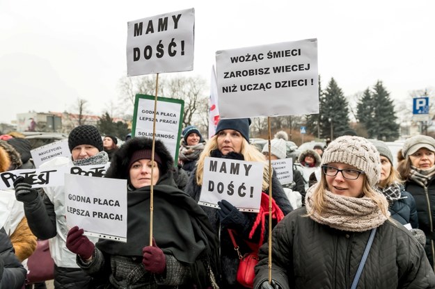 Termin zapowiedzianego protestu zbiega się z zaplanowanymi na kwiecień i maj egzaminami /Maciej Kulczyński /PAP