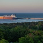 Terminal LNG działa 10 lat. Miasto balansuje między bezpieczeństwem a turystyką