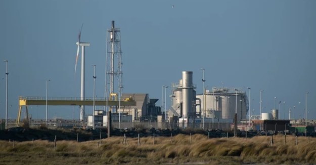 Terminal LNG w porcie Zeebrugge w Belgii. Tu dostarczany jest rosyjski gaz /shutterstock /Shutterstock