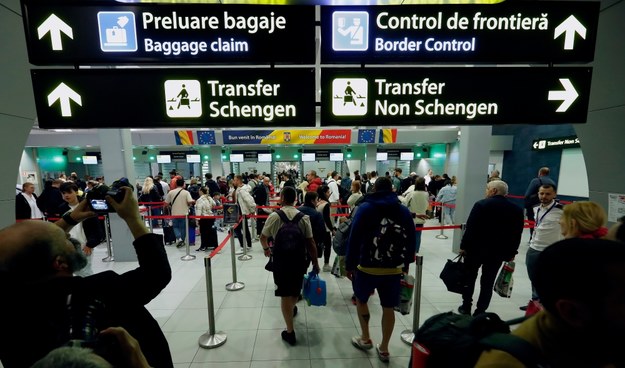 Terminal pasażerski na lotnisku w Bukareszcie /ROBERT GHEMENT /PAP/EPA