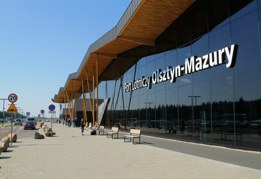 Terminal portu lotniczego Olsztyn-Mazury w Szymanach /Tomasz Waszczuk /PAP