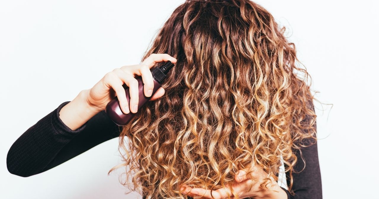 Termoochrona włosów zimą /CanvaPro /INTERIA.PL