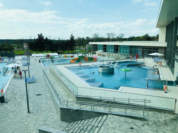 Termy Poddębice - Centrum Wodolecznictwa i Rekreacji już działa i daje możliwość kąpieli w naturalnej wodzie termalnej w siedmiu nieckach basenowych /Agnieszka Wyderka /RMF FM