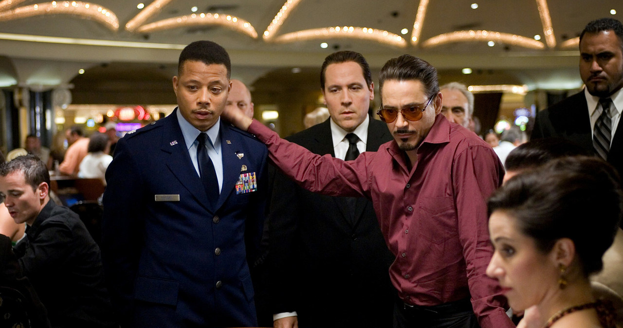 Terrence Howard, Jon Favreau i Robert Downey Jr. w "Iron Manie" /Paramount Pictures / Marvel Studios/Collection Christophel/East News /East News