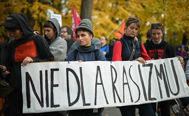 "Terroryści noszą mundury i garnitury". Protest pod KPRM w Warszawie