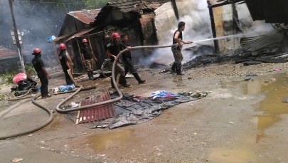 Terroryści w Indiach wykorzystują dzieci do podkładania bomb. Płacą im... 7 dolarów