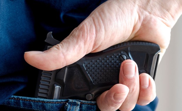 Terroryści zastrzelili tam 15 osób. Co dalej z dostępem do broni?