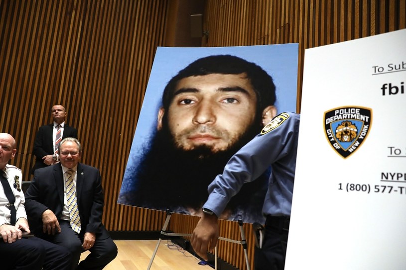 "Terrorysta był zadowolony, gdy prosił o powieszenie flagi ISIS w jego sali w szpitalu" /Spencer Platt /AFP