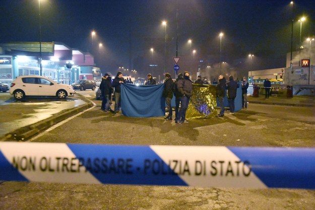 Terrorystę, który zbiegł z miejsca przestępstwa, zastrzelili cztery dni później pod Mediolanem włoscy policjanci /DPA/Daniele Bennati /PAP