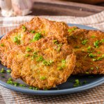 Teściowa robi placki ziemniaczane bez mąki. Wystarczy dodać to, a wyjdą obłędne