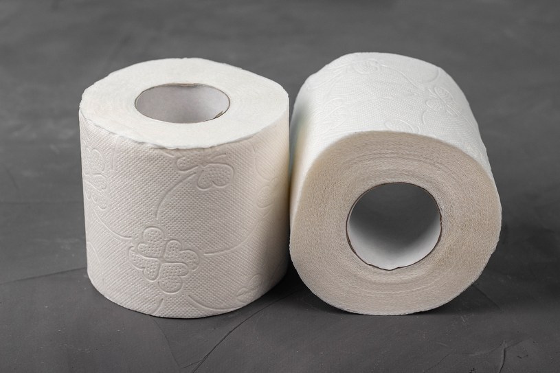 Teściowa włożyła rolkę papieru do szafy. Tym razem miała rację
