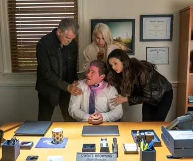 "Teściowie poszukiwani": Sprośna komedia, która wywołuje ciarki żenady [recenzja]