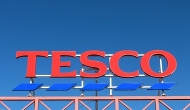 Tesco rezygnuje z gotówki. Płatność za zakupy tylko kartą, pomysł budzi kontrowersje