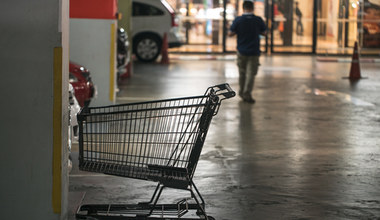 Tesco zwolni 1200 osób w Polsce. Sieć likwiduje biura, zamyka i zmniejsza sklepy. To prawdziwy koniec!