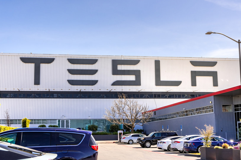 Tesla chce pomóc Wielkiej Brytanii w zarządzaniu energią odnawialną /123RF/PICSEL
