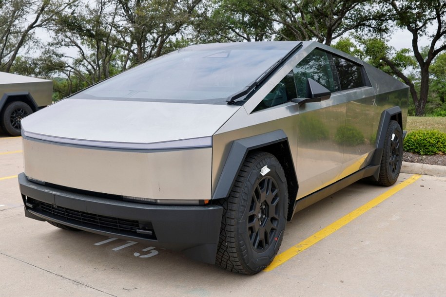 Tesla Cybertruck Elona Muska /	ADAM DAVIS /PAP/EPA