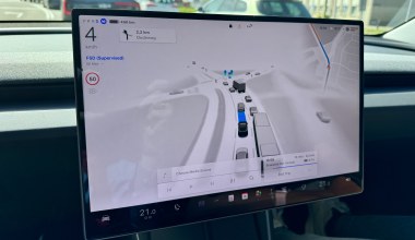 Tesla FSD pod ostrzałem. Reuters kwestionuje dane o bezpieczeństwie