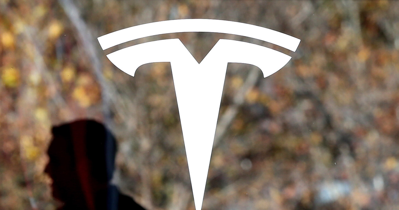 ​Tesla kusi zarobkami do 3500 euro. Zatrudni też Polaków /AFP