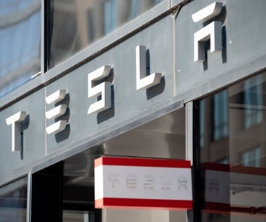  Tesla kusi zarobkami do 3500 euro; zatrudni też Polaków