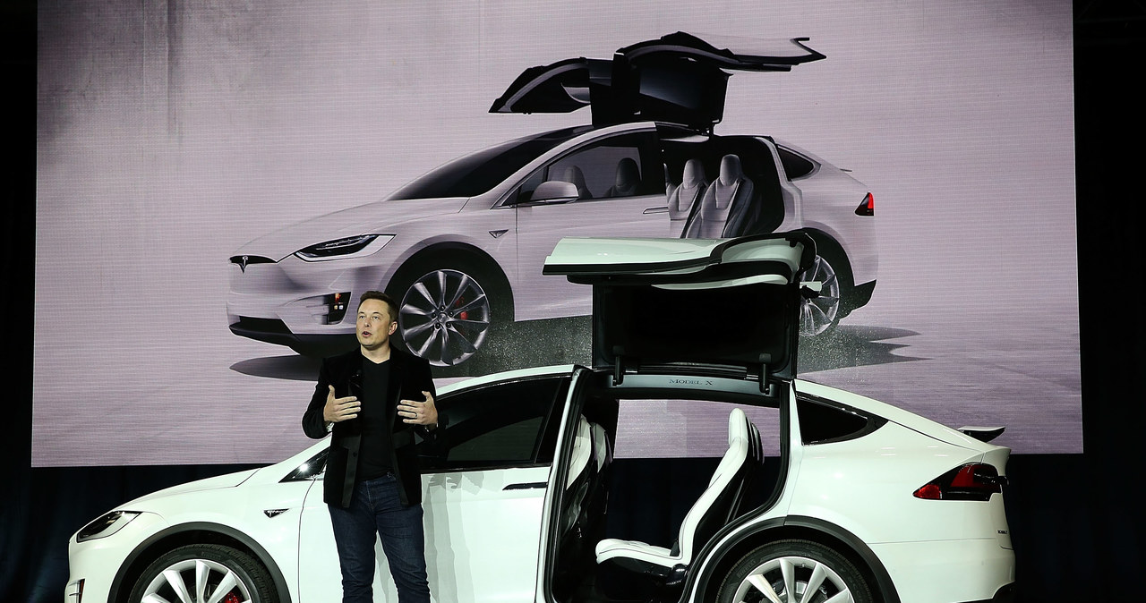 Tesla ma ambitne plany, chociaż ostatnio są problemy z ich realizacją /Getty Images