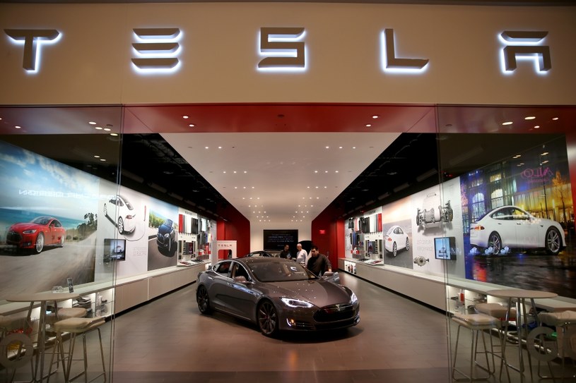 Tesla ma za sobą udany rok /Getty Images