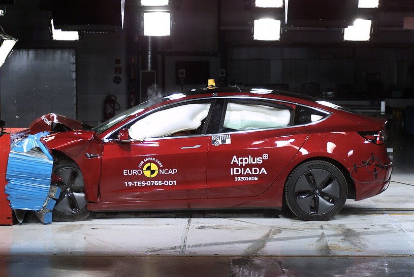 Tesla Model 3 to bardzo bezpieczny samochód /Informacja prasowa