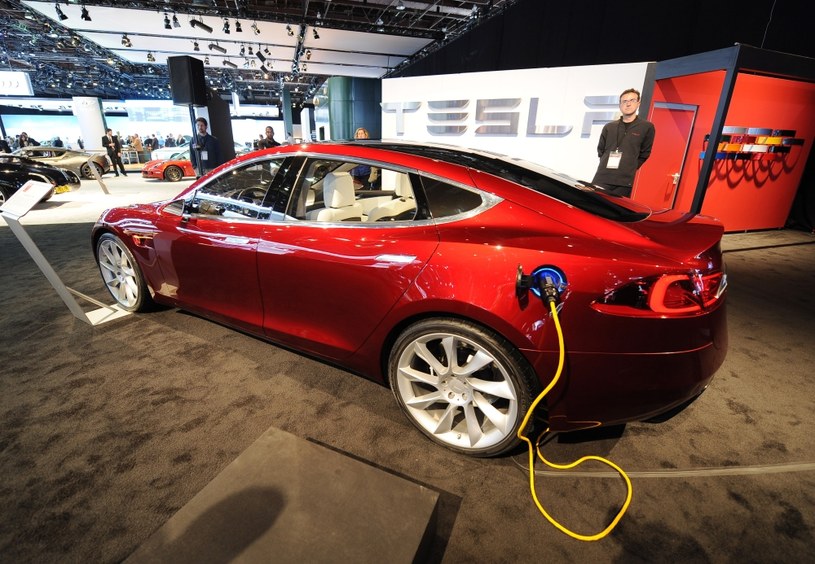 Tesla Model S - jedna z pierwszych prezentacji (styczeń 2010) /AFP