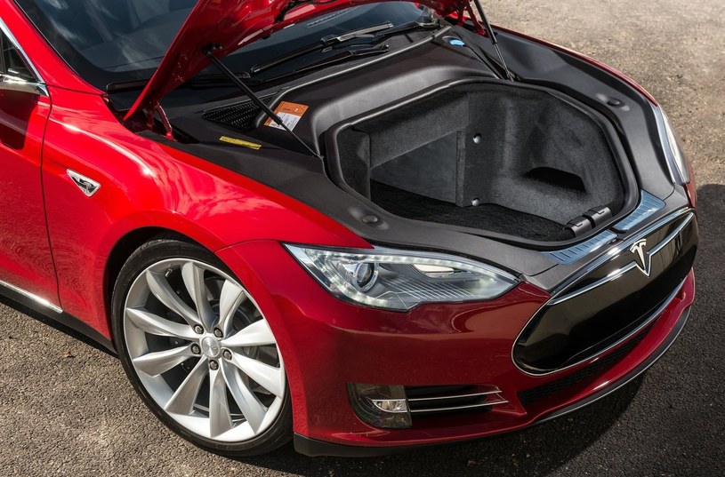 Tesla Model S ma naprawdę spory przedni bagażnik /materiały prasowe