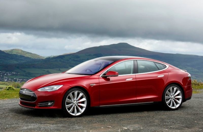 Tesla Model S to najlepiej oceniony przez Brytyjczyków samochód /Informacja prasowa