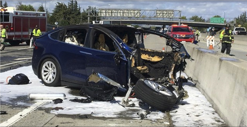 Tesla Model X po wypadku /NTSB /