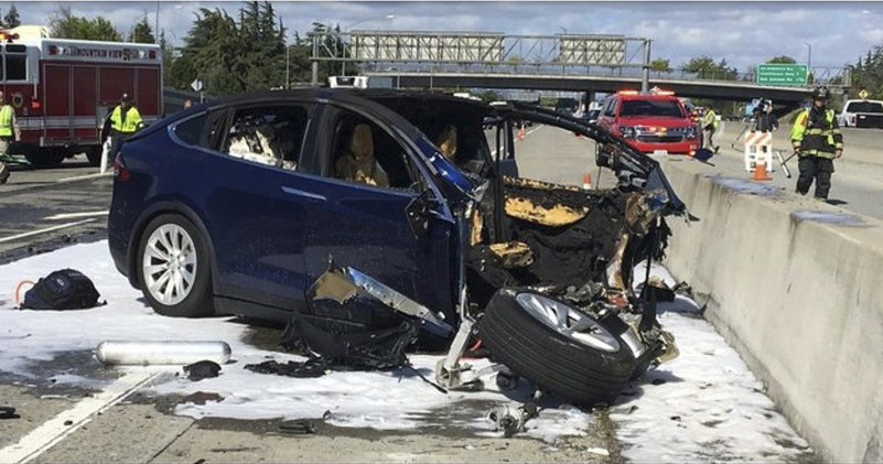 Tesla Model X po wypadku /NTSB /