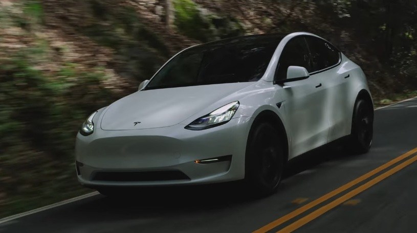 Tesla Model Y /YouTube