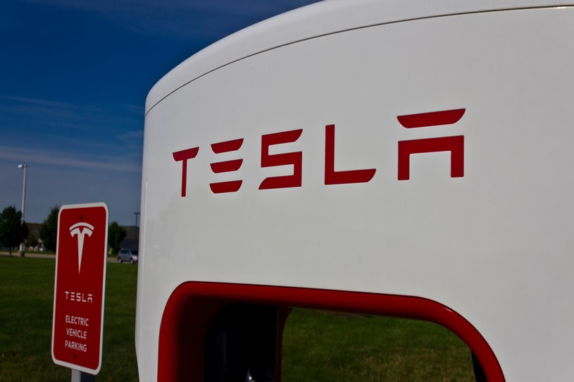 Tesla planuje udostępnianie swoich ładowarek właścicielom innych elektryków /123RF/PICSEL