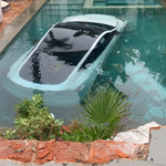 Tesla pływa w basenie? Do nietypowego wypadku doszło w Stanach Zjednoczonych