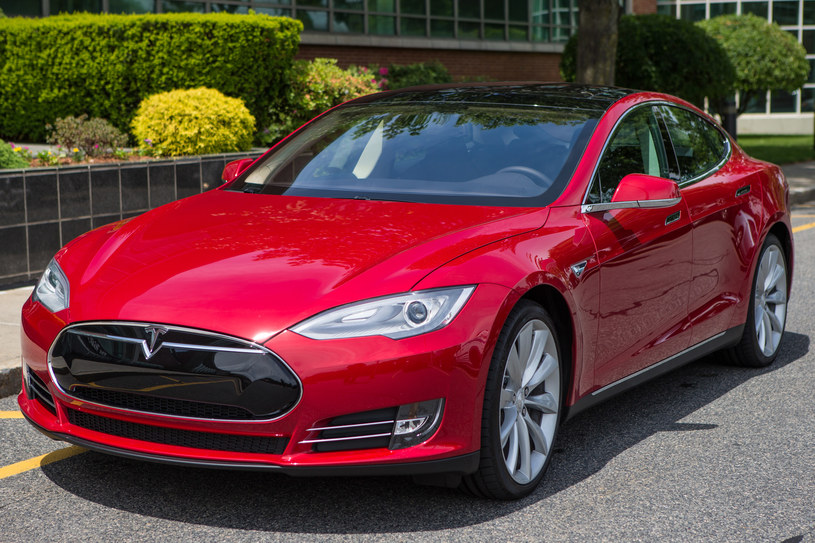 Tesla S może mieć wadę fabryczną powodującą korozję baterii trakcyjnej / Boston Globe / Contributor /Getty Images