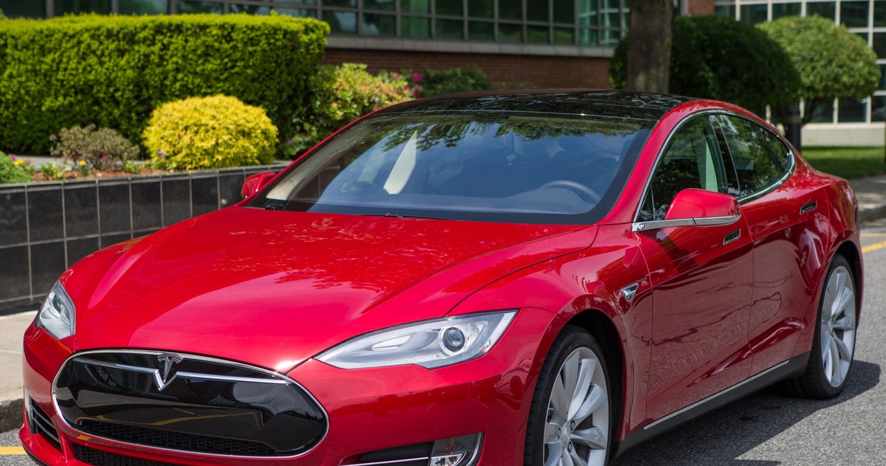 Tesla S może mieć wadę fabryczną powodującą korozję baterii trakcyjnej / Boston Globe / Contributor /Getty Images