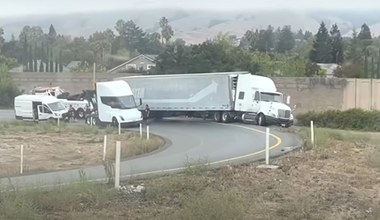 Tesla Semi uziemiona tuż przed debiutem. Czy klienci mają powody do obaw?