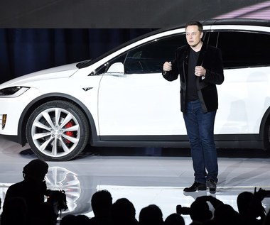 Tesla sprzedaje coraz więcej aut. Ale kiedy zacznie zarabiać?