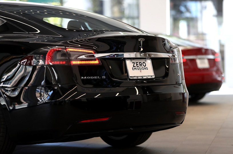 Tesla szybko zareagowała na tragiczny wypadek /AFP