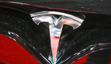 Tesla traci grunt. Chińskie marki przejmują rynek, a Musk ciąży sprzedaży