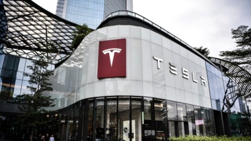 Tesla w poważnym finansowym dołku