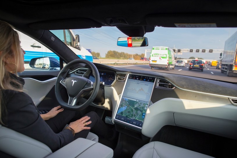 Tesla wprowadza aktualizację oprogramowania autonomicznej jazdy /Bloomberg /Getty Images