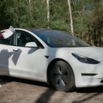 Tesla z przebiegiem 300 tys. km za grosze. Jest inny problem niż awarie 