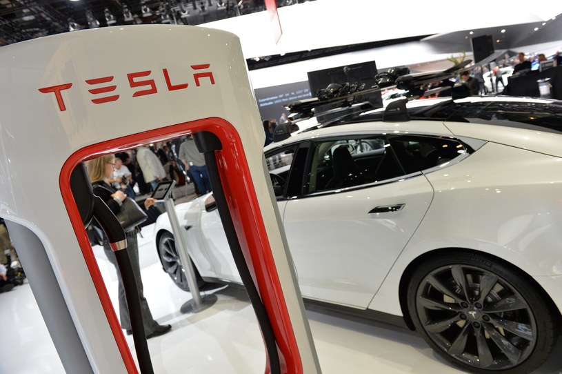 Tesla zdecydowała się na nietypowy ruch... /AFP