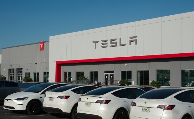 Tesla zdetronizowana. Jest nowy lider globalnego rynku samochodów elektrycznych