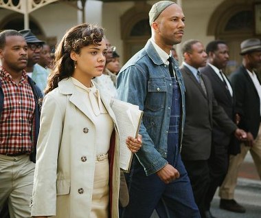 Tessa Thompson, Common, Wendell Pierce i Ruben Santiago-Hudson w scenie z filmu "Selma"
